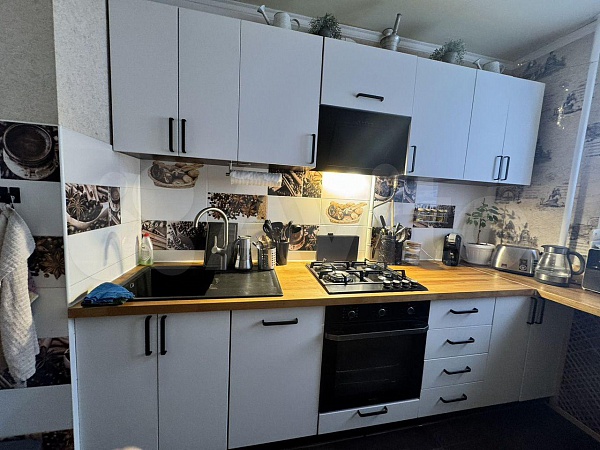 4-к. квартира, 85 м², 4/9 эт.